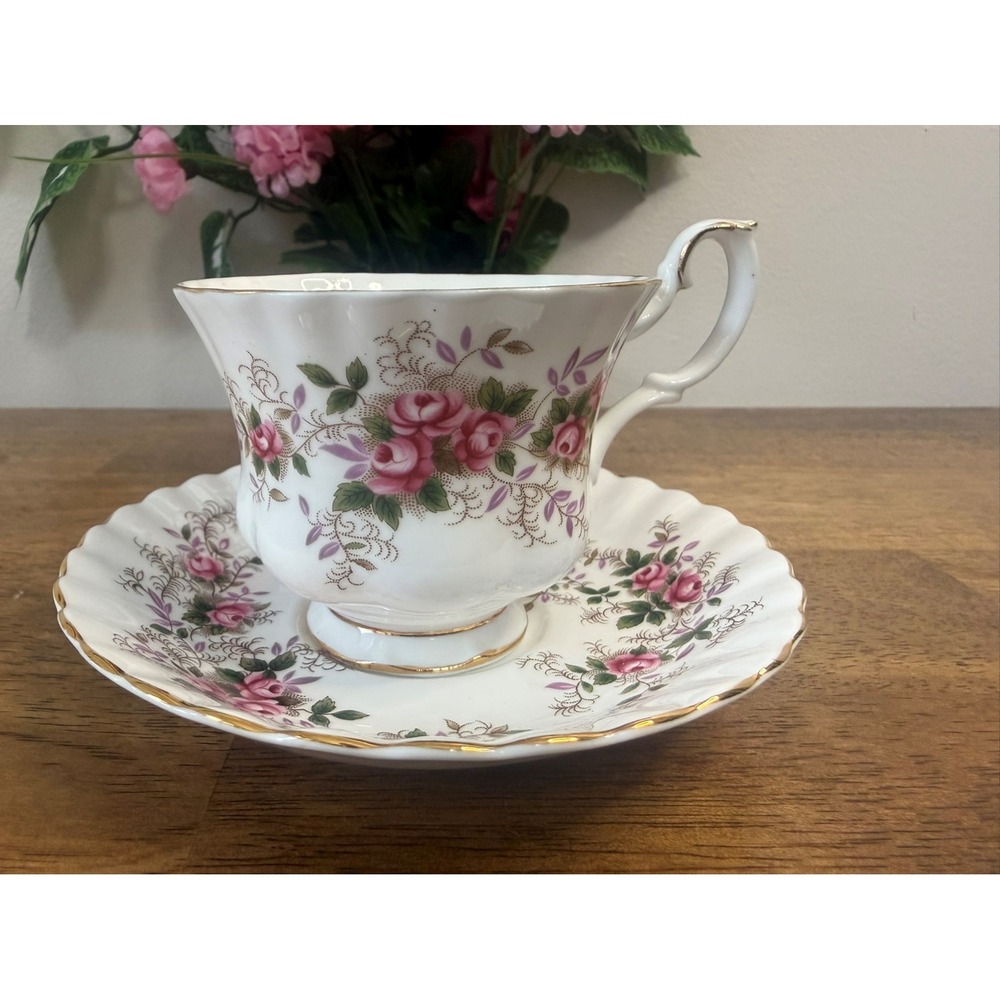 Royal Albert Lavender Rose Teacup And Saucer Vintage‎ Tea Party Bone China